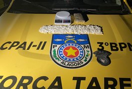 3° BPM prende motociclista que estava transportando 618 pinos de cocaína em Arapiraca