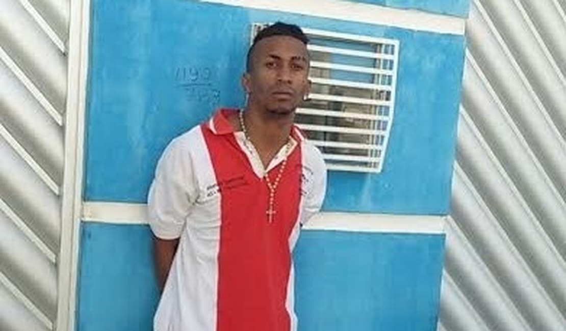 PC prende em flagrante jovem vendendo drogas em escola