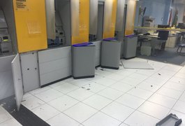 Criminosos tentam explodir cofres de agência bancária em Quebrangulo