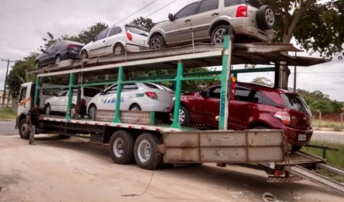 Operação prende 7 veículos e autua 12 motoristas, em AL