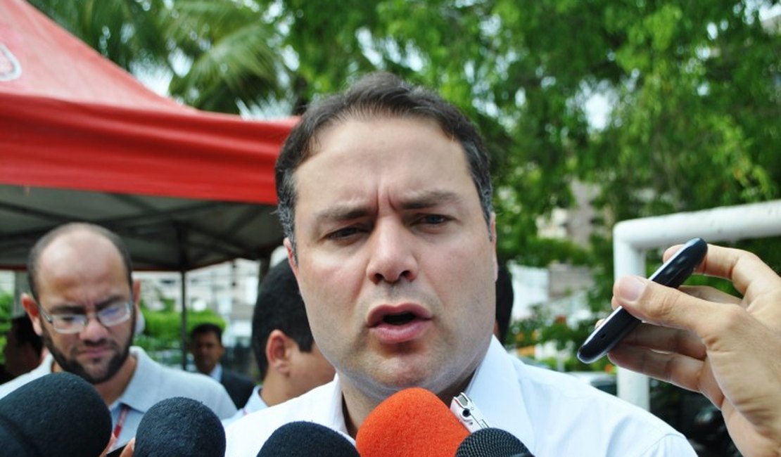 Renan Filho anuncia convocação de membros da Reserva Técnica de oficiais da PM