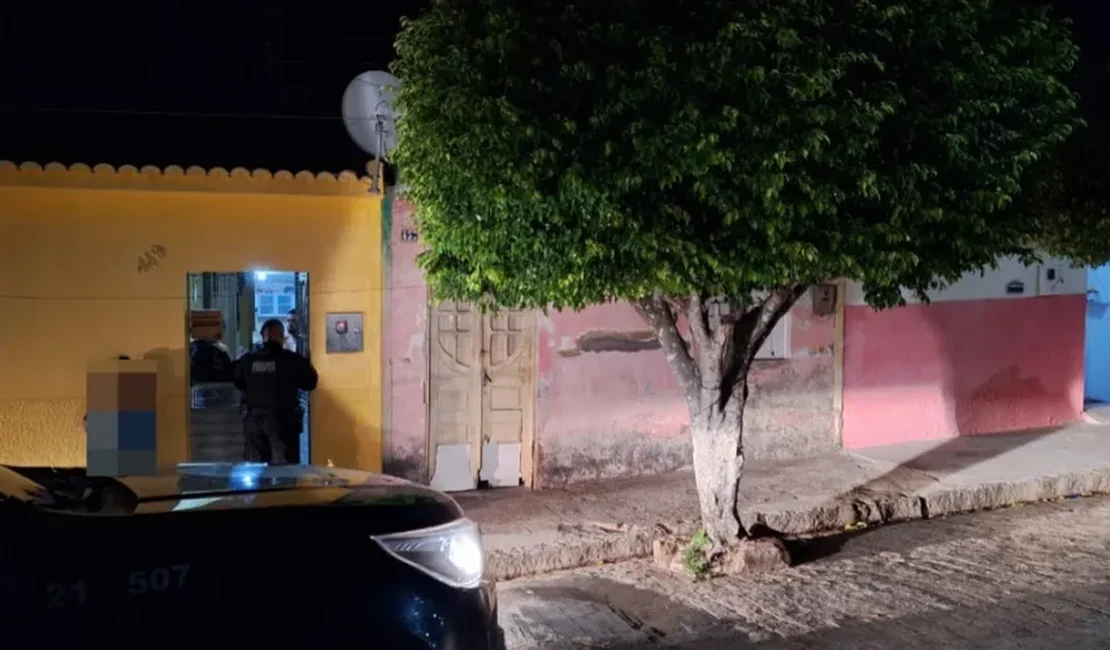 Policiais militares tentam localizar homem filmado acariciando três crianças no Sertão alagoano