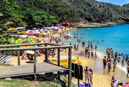 Justiça determina que turistas evacuem Búzios, no RJ