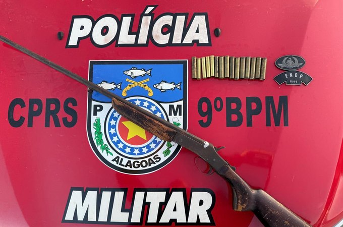 Policiais militares prendem marido que ameaçou esposa e realizam apreensão de espingarda, em Água Branca