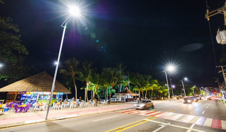 Prefeitura substitui mais de 500 projetores em LED da orla de Maceió