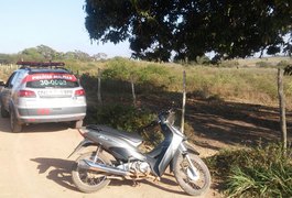 Moto abandonada é recuperada pela polícia em zona rural de Arapiraca