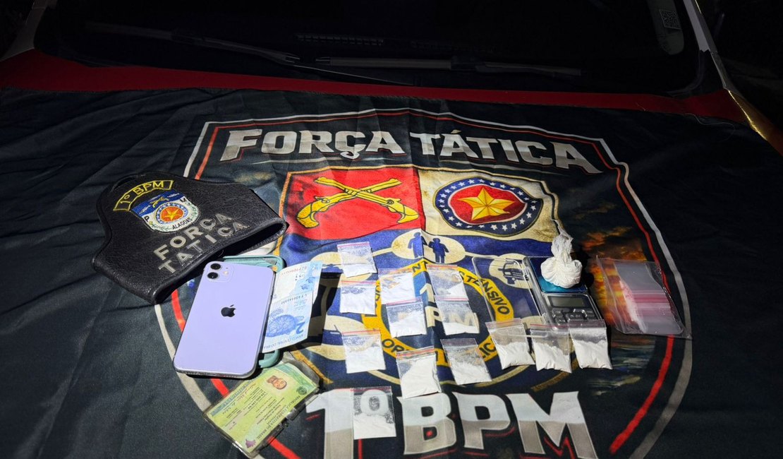 Força Tática do 1º BPM prende homem por tráfico de drogas no Jacintinho