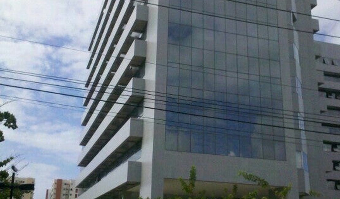 Sala de edifício empresarial na Jatiúca, em Maceió, é atingida por princípio de incêndio