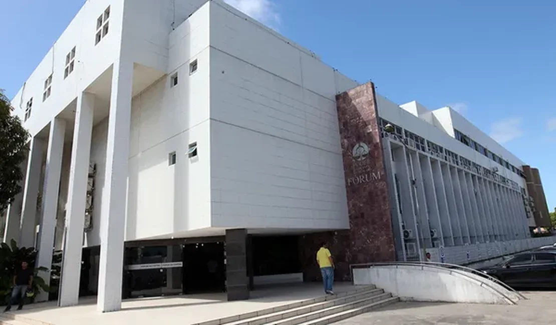 Acusado de matar esposa a madeiradas, em Maceió,  vai a júri nesta quinta