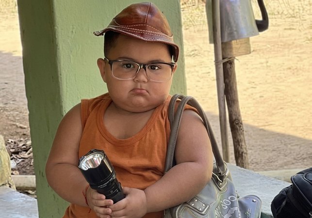 ‘Entre 2 e 70 anos’: menino do interior do Ceará conquista web com jeito de idoso marrento