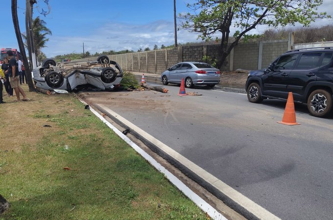 Acidente de carro deixa uma pessoa ferida em Maceió