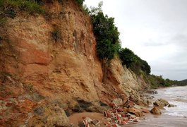 MPF recomenda interdição área em falésia de Japaratinga por risco de desmoronamento
