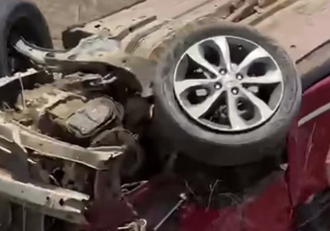 Motorista perde controle de carro e capota na AL-220, em Major Izidoro