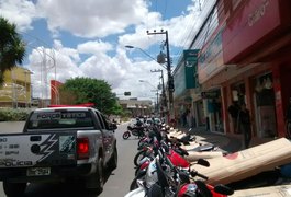 Bandido invade loja no Centro de Arapiraca e rouba 8 celulares