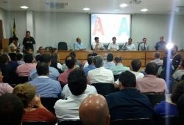 Gestores decidem hoje se fecham prefeituras para enfrentar crise