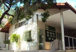 Perita formada em veterinária é acionada para constatar crime em sede de ONG para animais