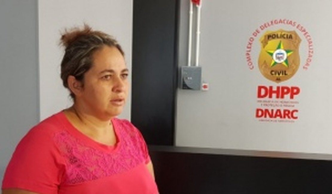 Mãe cobra respostas do assassinato dos dois filhos em Maceió