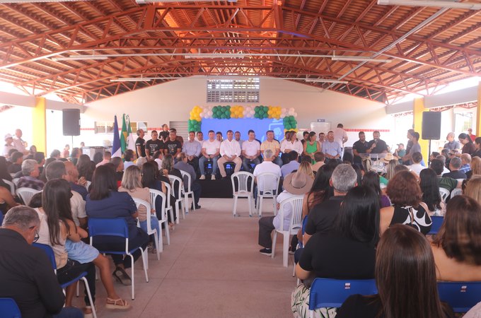 Luciano Barbosa inaugura escola moderna no Povoado Capim, na zona rural de Arapiraca; Assista