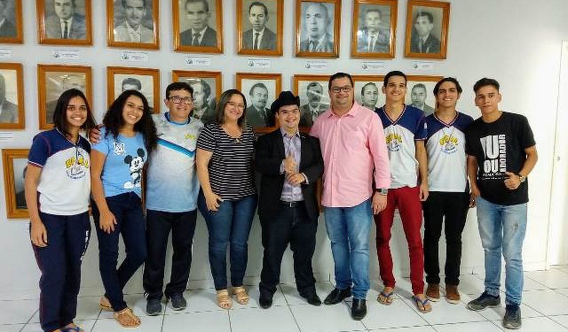 Alunos do Epial conhecem as instalações e o funcionamento da Câmara Municipal de Arapiraca