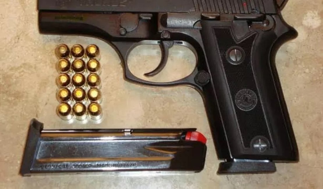 Foragido por homicídio há 25 anos é preso durante abordagem por porte de arma, em Maceió