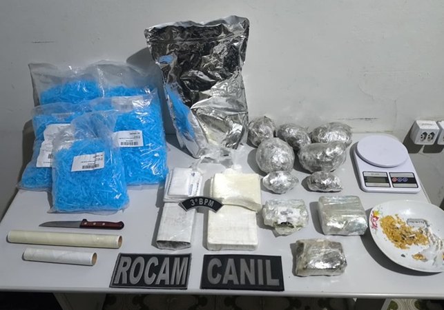 Quase 4kg de drogas são apreendidos em quarto de residência no bairro Guaribas