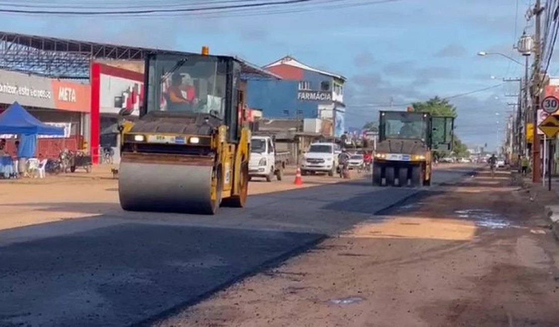 Trabalhador morre após ser esmagado por máquina de rolo compressor em obra, em Rondônia