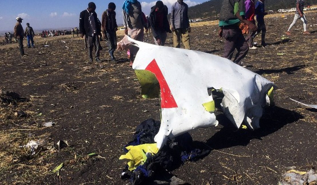 Avião cai seis minutos após a decolagem e deixa 157 mortos na Etiópia