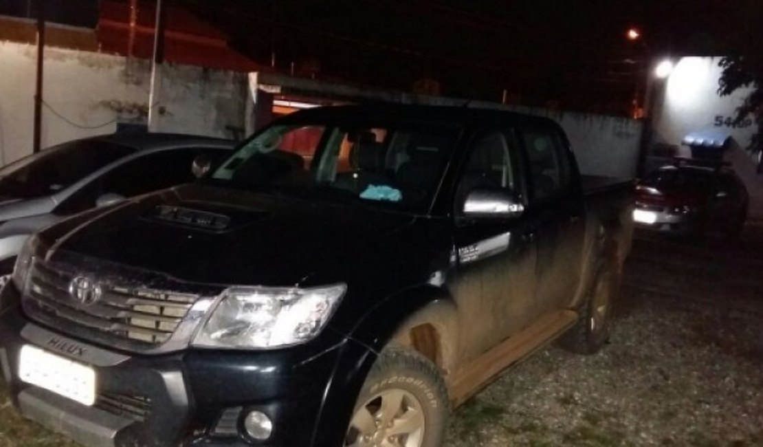 Após perseguição, PM recupera caminhonete roubada de vereador arapiraquense