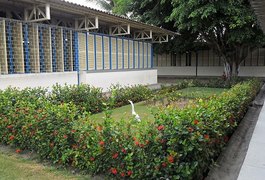 Bandidos invadem e furtam TVs e lâmpadas da Escola Premen