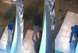 VÍDEO: Com o rosto coberto, ladrão tenta invadir residência e ação é flagrada por câmera, em Arapiraca
