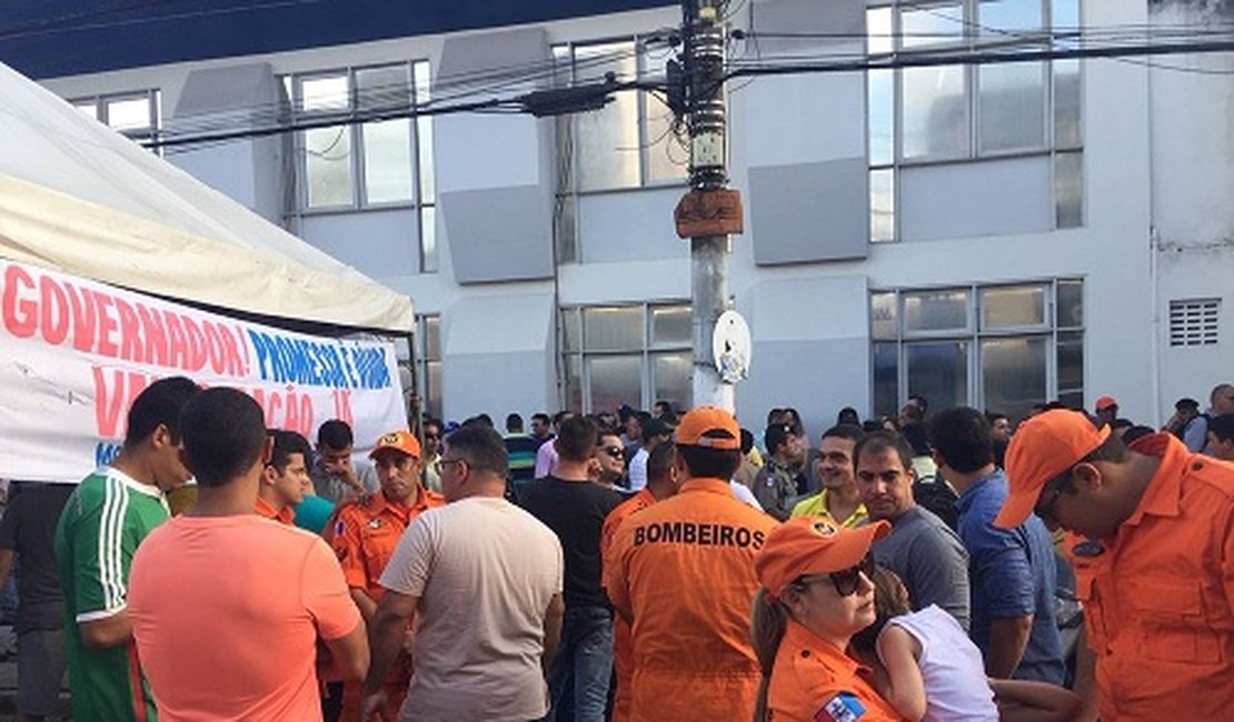 Impasse continua e militares criam comissão para analisar contas apresentadas pelo governo