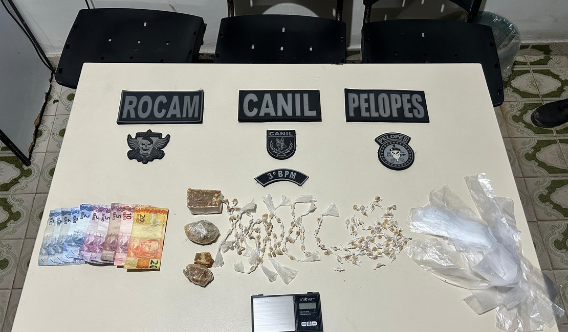 Ação policial em residência apreende crack em caixa de descarga de banheiro, no bairro Primavera