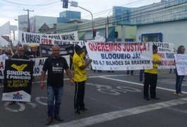 Moradores do Pinheiro protestam e pedem bloqueio de recursos da Braskem