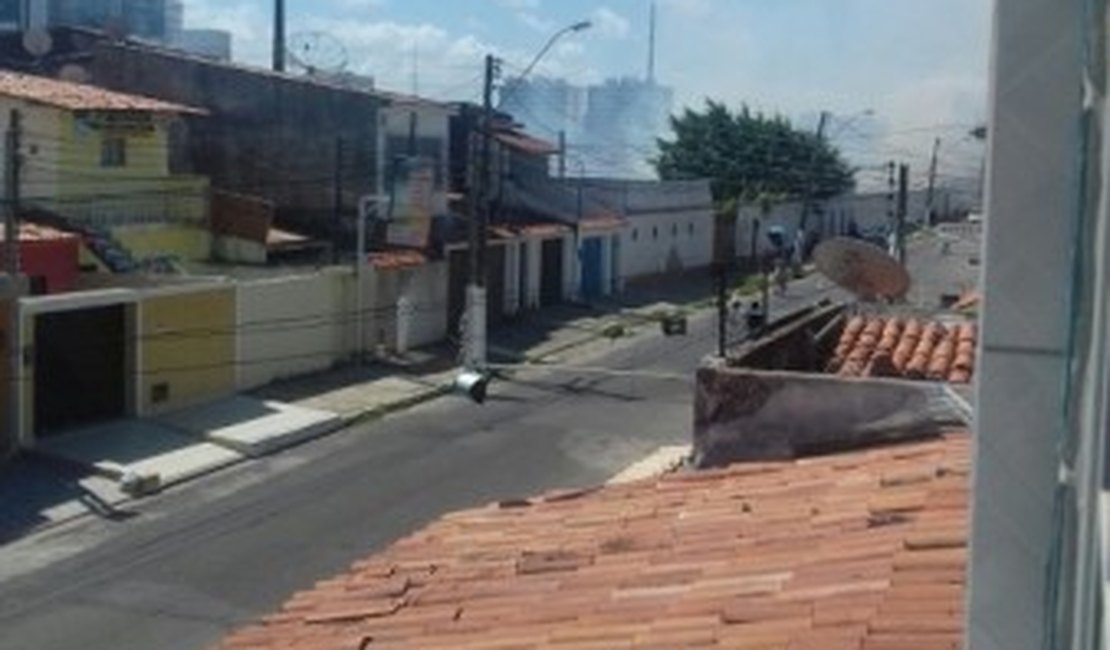 Incêndio na Rua das Arvores assusta moradores do Centro de Maceió