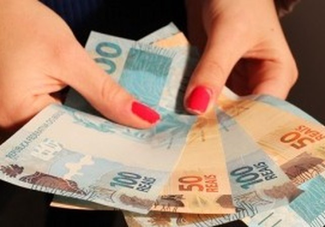 Dívidas atingem mais de dois terços dos brasileiros, aponta pesquisa