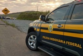 Homem é preso por embriaguez após ser flagrado fazendo zigue-zague no trânsito