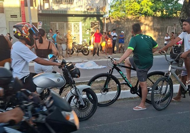 Jovem morre após ser atropelado enquanto andava de bicicleta no Trapiche, em Maceió