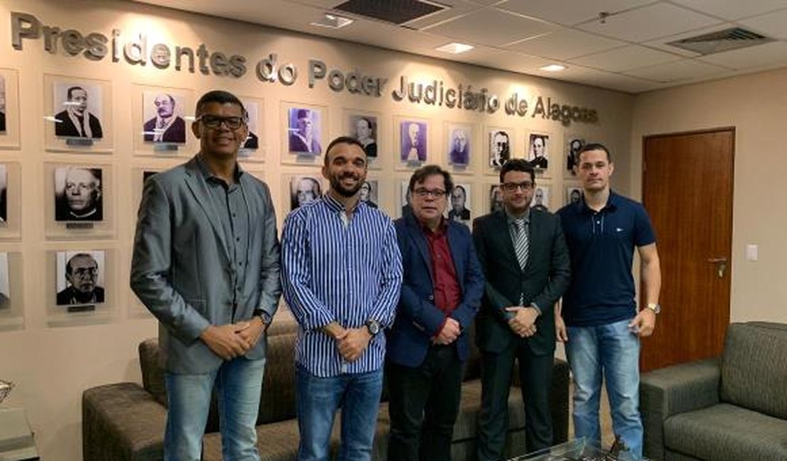Delegado de Arapiraca cobra ao TJAL a retirada dos veículos amontoados no pátio da 4ªDRP