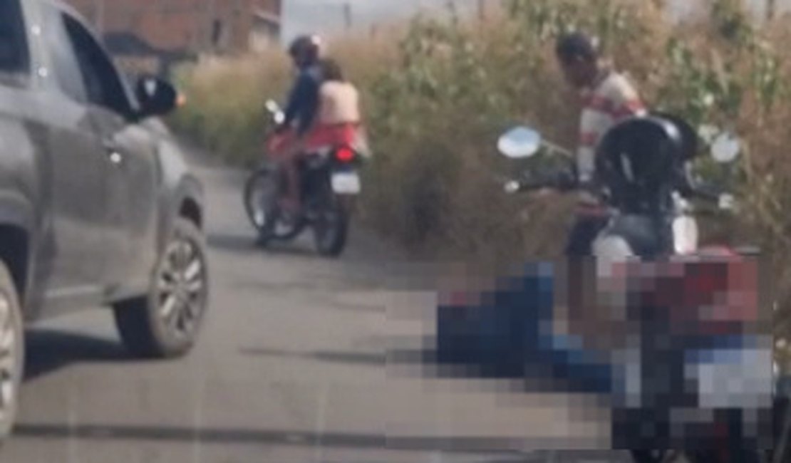 Batida envolvendo duas motos deixa jovens feridos em Arapiraca