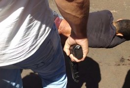 Policial à paisana flagra assalto a mercado e prende ladrão