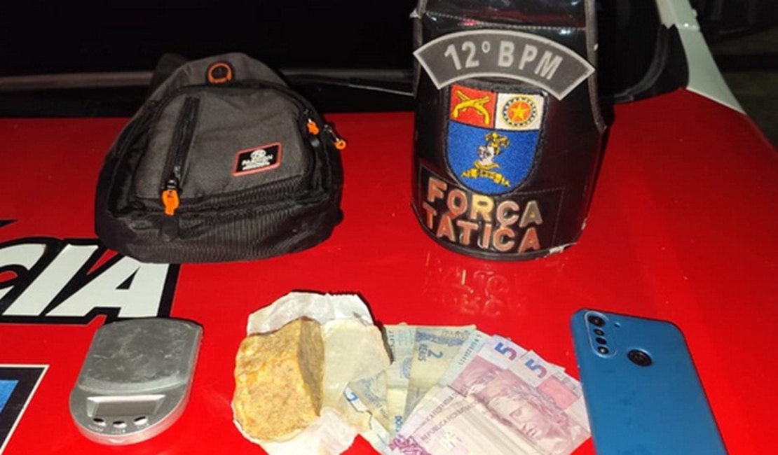 Homem é preso por tráfico de drogas na Favela da Portelinha, em Maceió