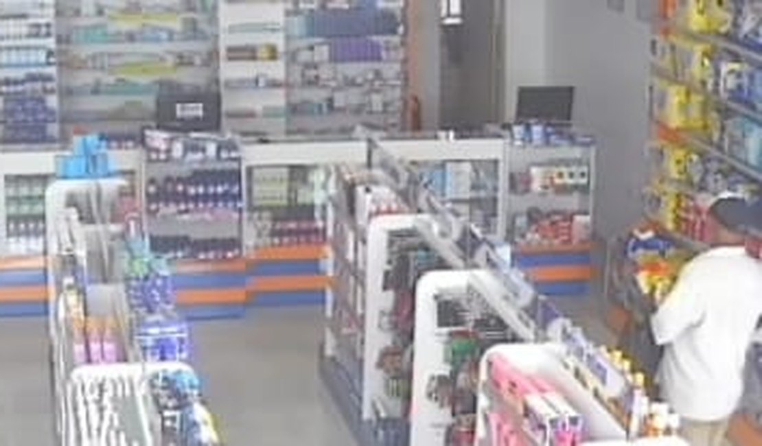 VÍDEO. Homem é flagrado furtando produto de prateleira em farmácia de Arapiraca