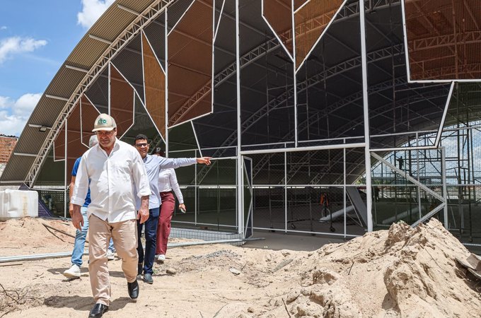 Moradores do Planalto comemoram construção de unidade de saúde e ginásio poliesportivo em Arapiraca