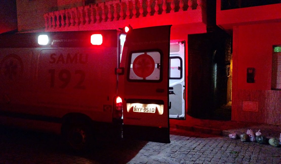 Briga de casal acaba com homem morto e mulher baleada, em Arapiraca