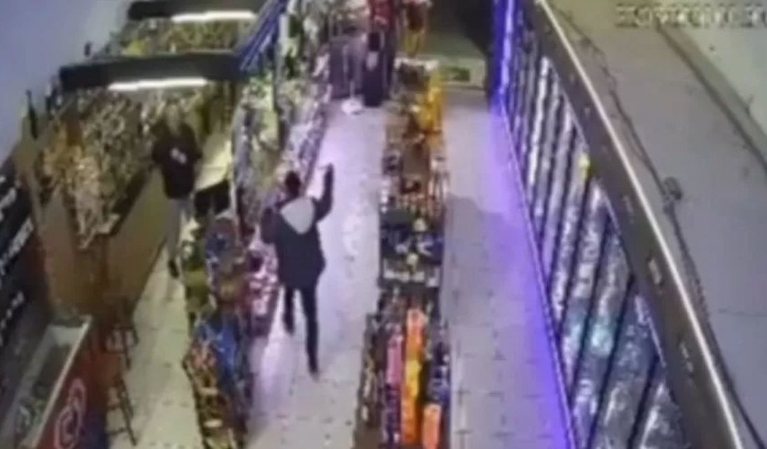 Preço da cerveja gera confusão e cliente tenta assassinar dono de loja