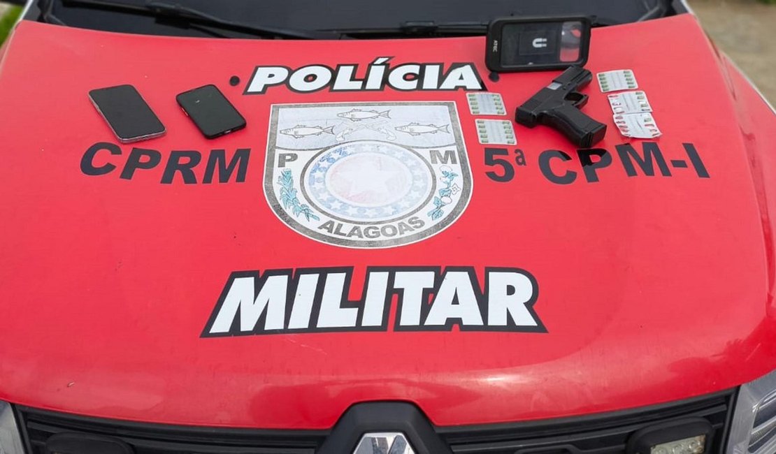 Dupla é presa após ser flagrada por câmeras com simulacro e “droga do estupro”