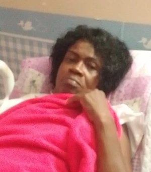 Idosa com câncer de colo de útero expele tumor em hospital do Rio