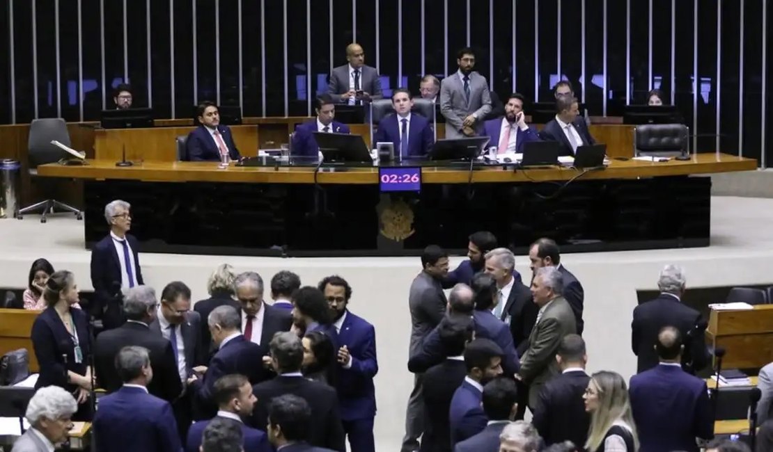 Câmara aprova texto-base do projeto de lei antifacção