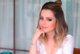 Sandy diz ter se tornado uma 'mãe grudenta' e comenta 'pacto do coronga' da família