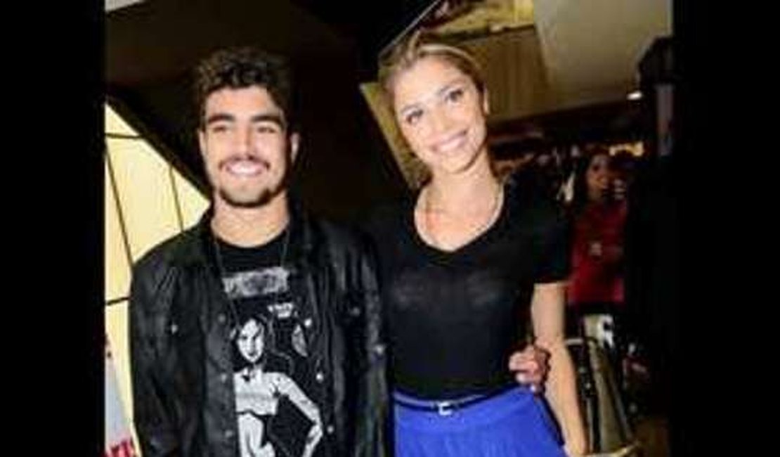Caio Castro e Grazi Massafera assumem namoro em evento da novela